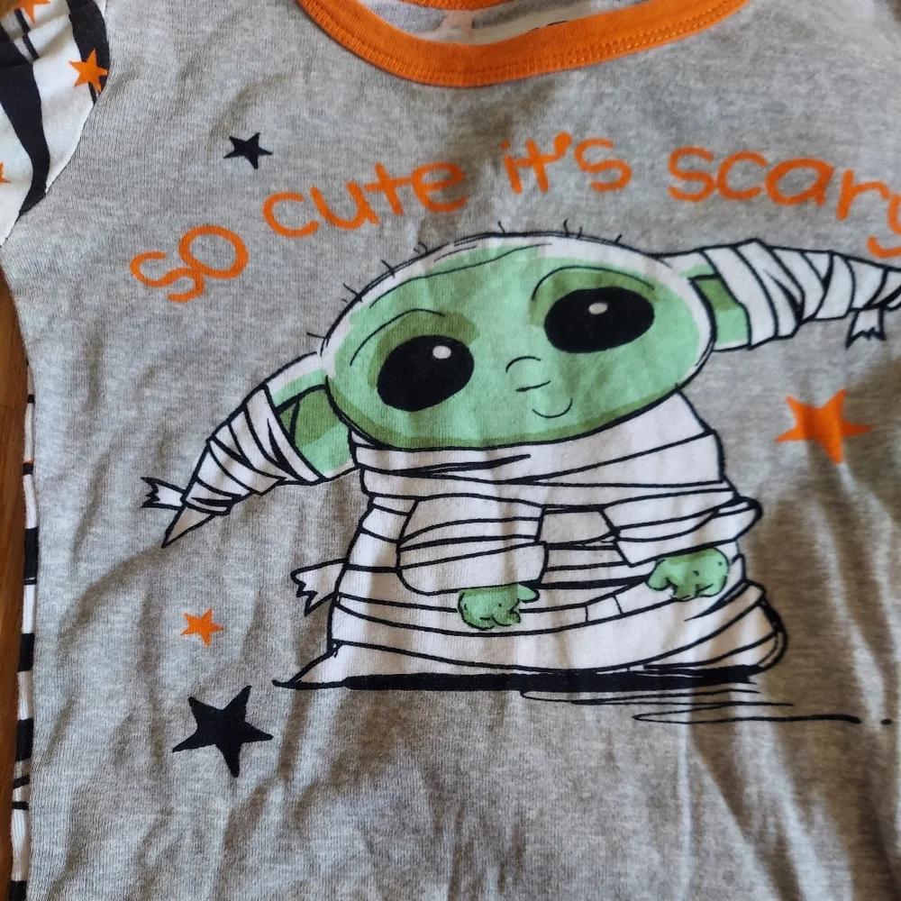 🎁 10/$25 - Baby Yoda mummy pajamas, size 8. STAR WARS